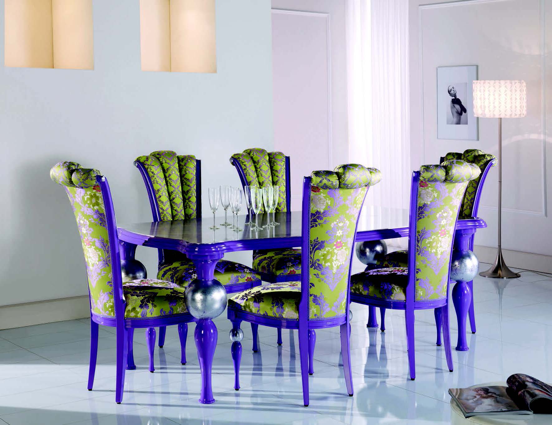 Стол и стулья фиолетовые для гостиной